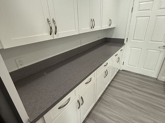 5th image of 572 N Teakwood Ave #U1