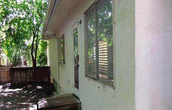 2nd image of 301 Wiltshire Ave
