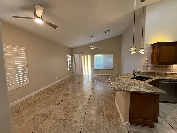 4th image of 1859 E Oasis Dr