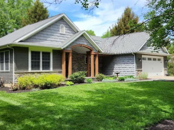 105 N Shaffer St, Milford, IN 46542