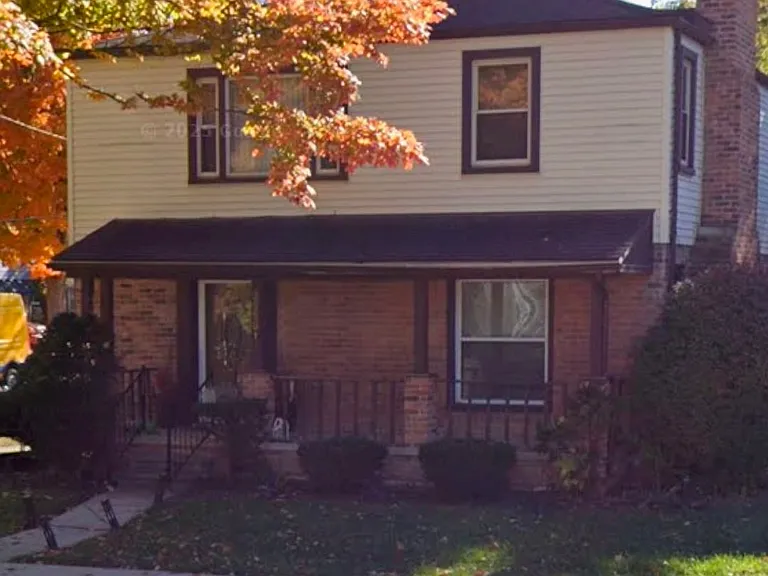 25501 Pembroke Ave — Photo 1
