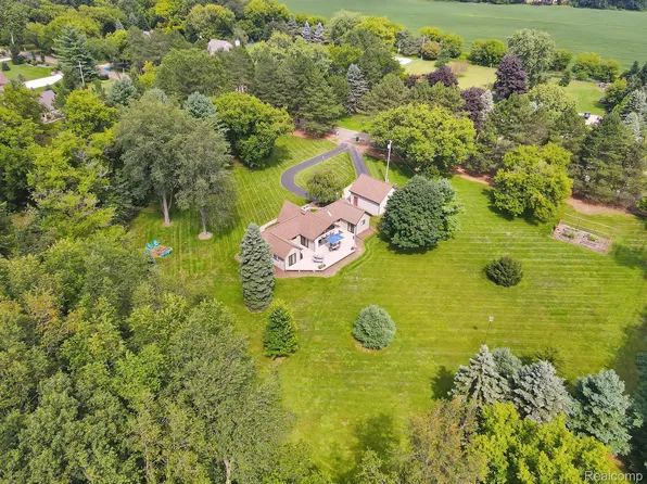 4854 Cooley Lake Ct, Commerce Township, MI 48382