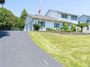 34 Meadow Ln, Albany, NY 12208