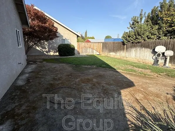 2918 S Sallee Ct, Visalia, CA 93277