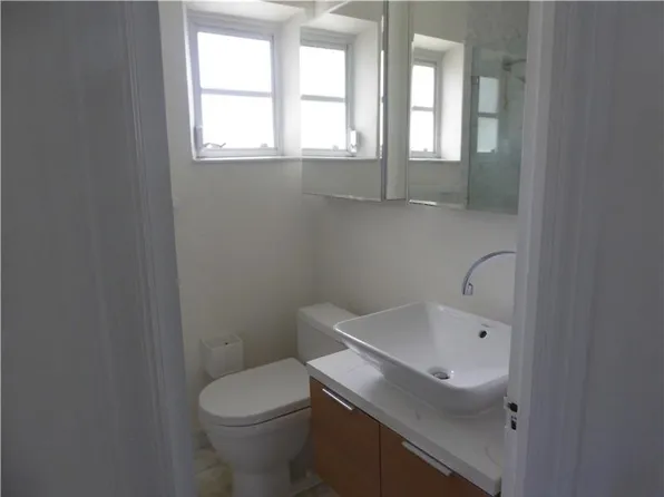 951 W 47th Ct, Miami Beach, FL 33140