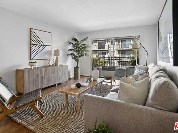 2nd image of 1440 23rd St APT 204