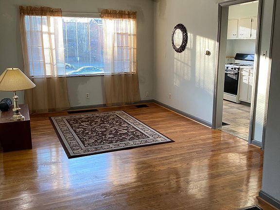 4th image of 621 Greenup St #1REAR