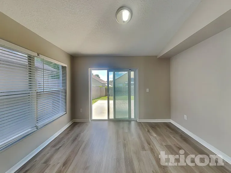 29250 Yarrow Dr — Photo 5