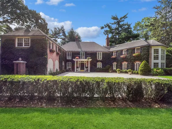 1316 Ridge Road, Laurel Hollow, NY 11791