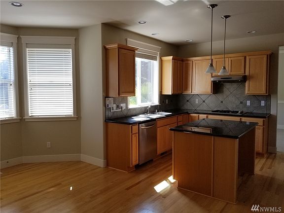 4th image of 3312 209th Pl SW