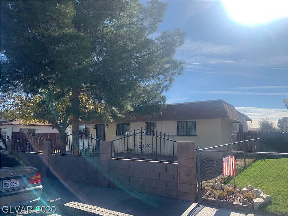 2nd image of 4565 El Tovar Ave