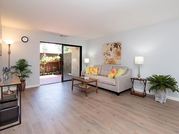 4th image of 39931 Cedar Blvd Unit 101