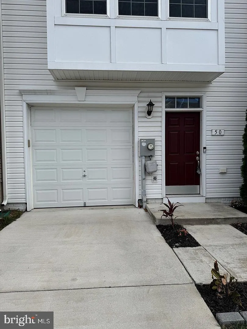 3 bed, 3.5 bath, 1769 sqft, $1,845 — Photo 3