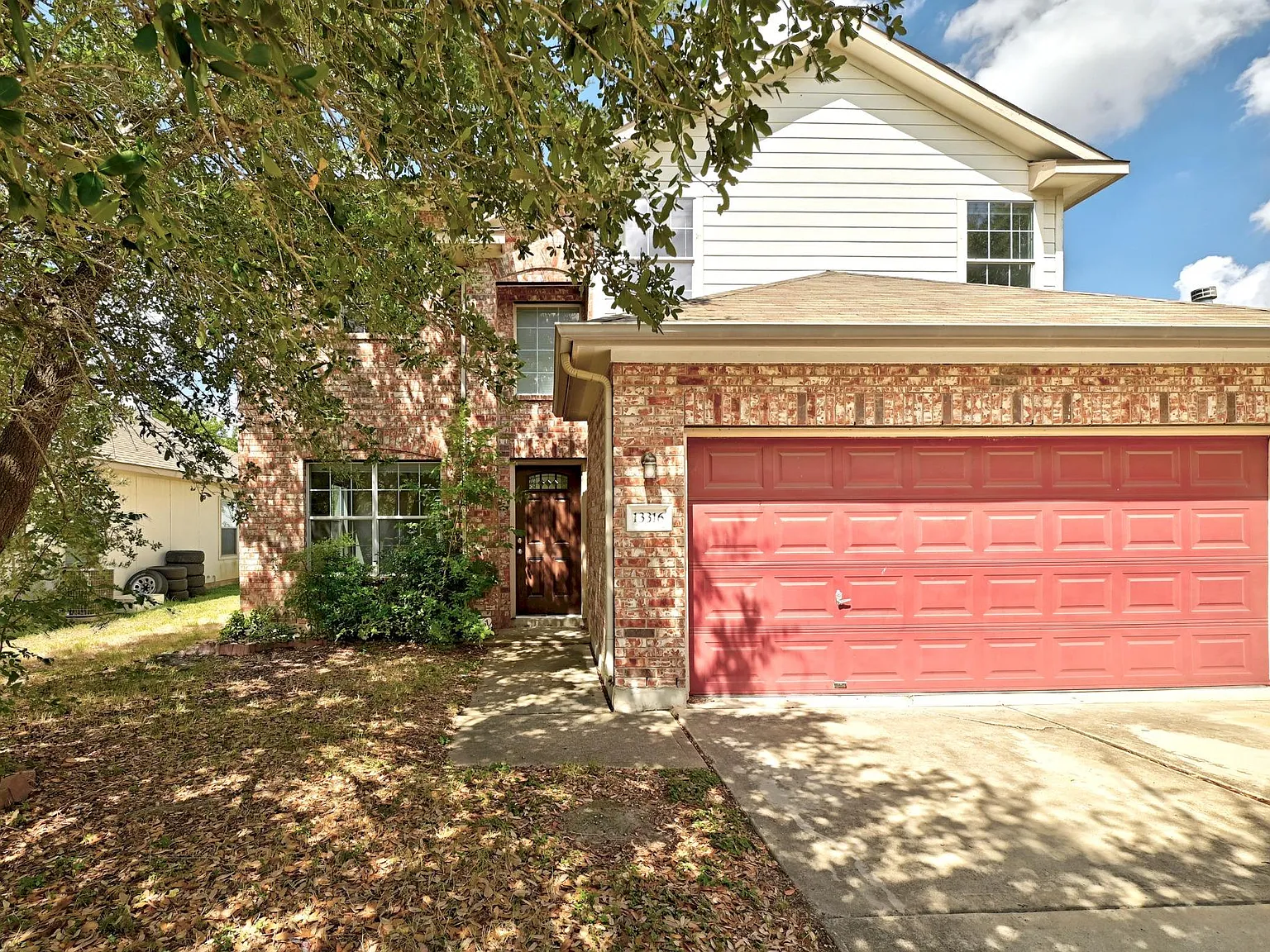 4 bed, 2.5 bath, 2051 sqft, $1,895 — Photo 3