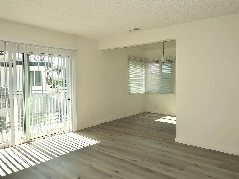 812 Larch St — Photo 3