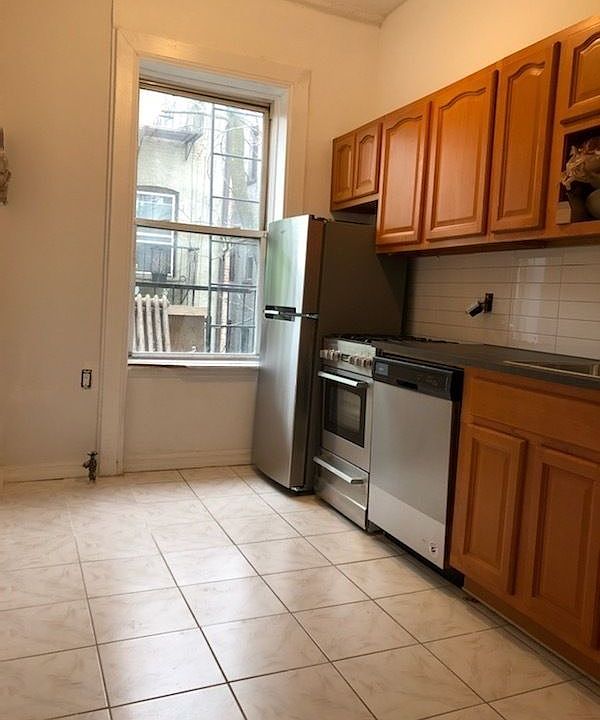 1st image of 518 Bainbridge St APT 3A
