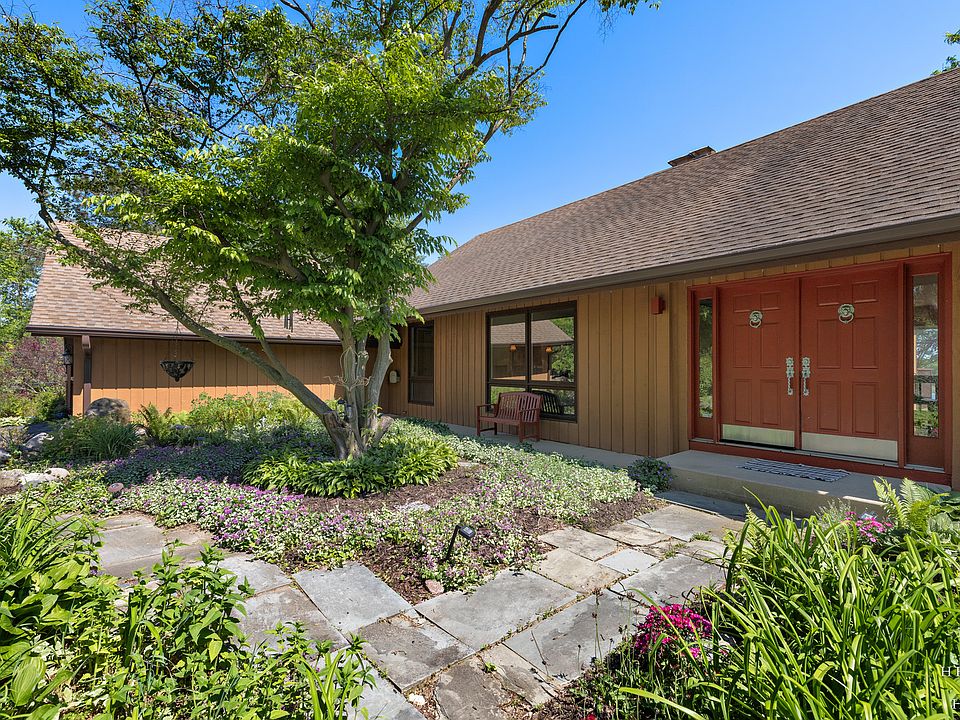 1st image of 8929 Robin Hill Dr