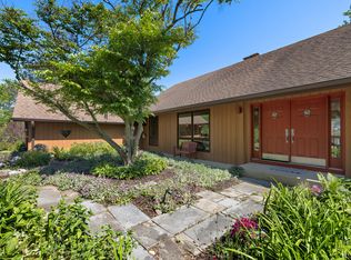8929 Robin Hill Dr, Woodstock, IL 60098