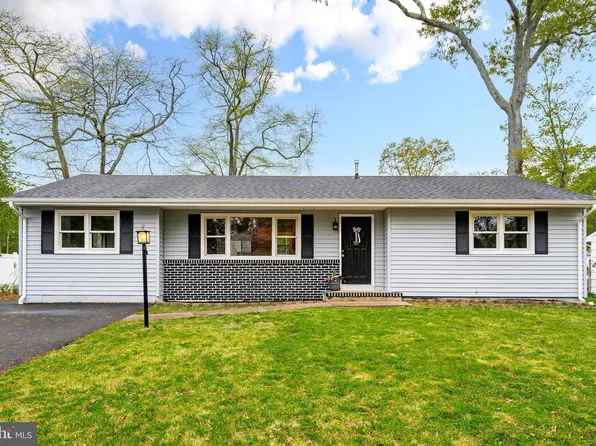 320 Riviera Dr, Forked River, NJ 08731