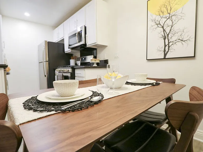 Westwood Riviera Apartments — Photo 43