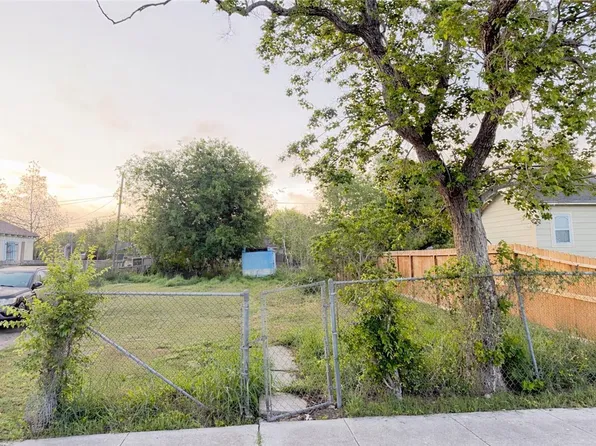 2814 Cleo St, Corpus Christi, TX 78405