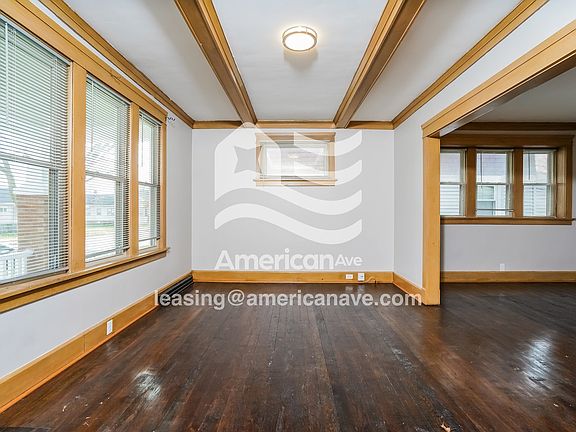 1299291_004_living_room_14177088.jpg