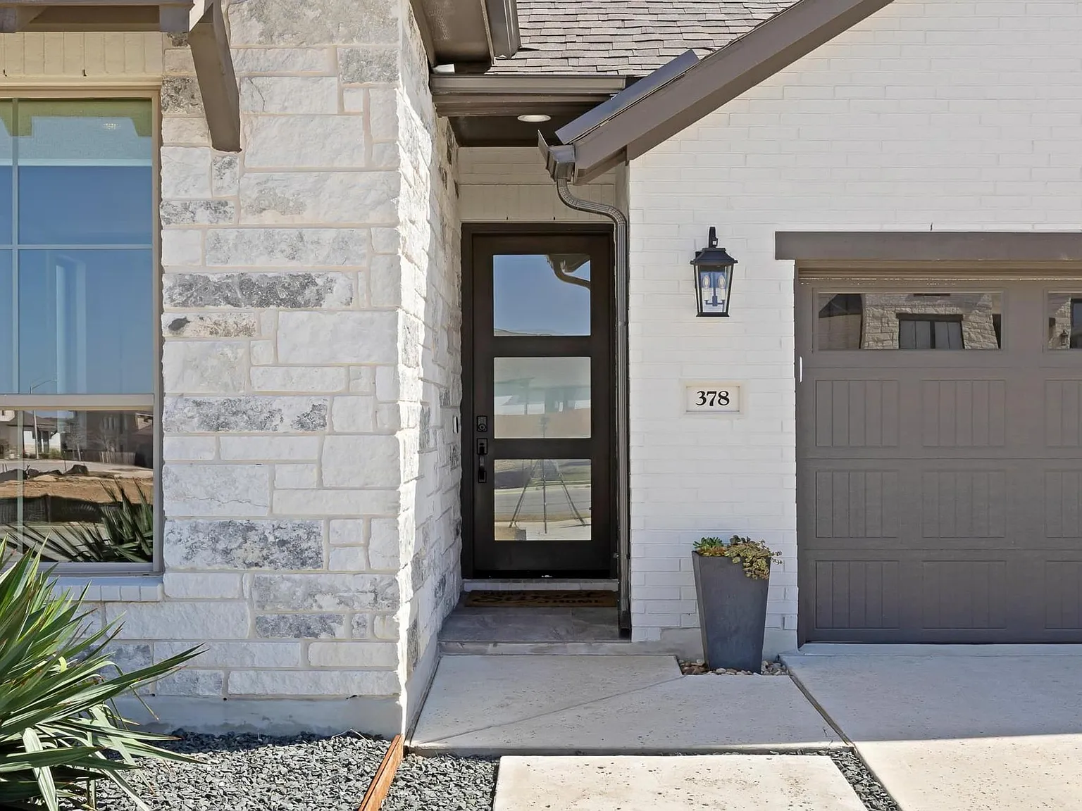 3 bed, 2.0 bath, 1955 sqft, $2,900 — Photo 4