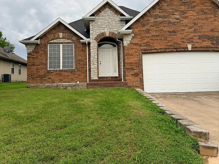 1410 E Fairwind — Photo 1