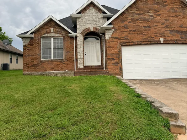 1410 E Fairwind, Ozark, MO 65721