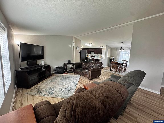 3rd image of 1707 Chemawa Rd NE