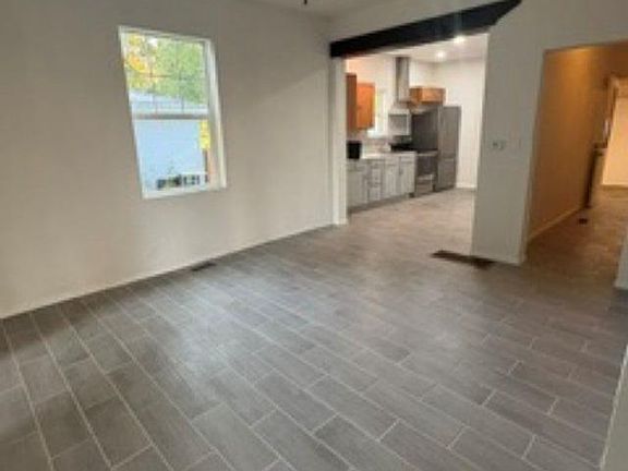 4th image of 613 E Central St