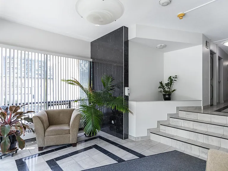 1251 Jervis St — Photo 18