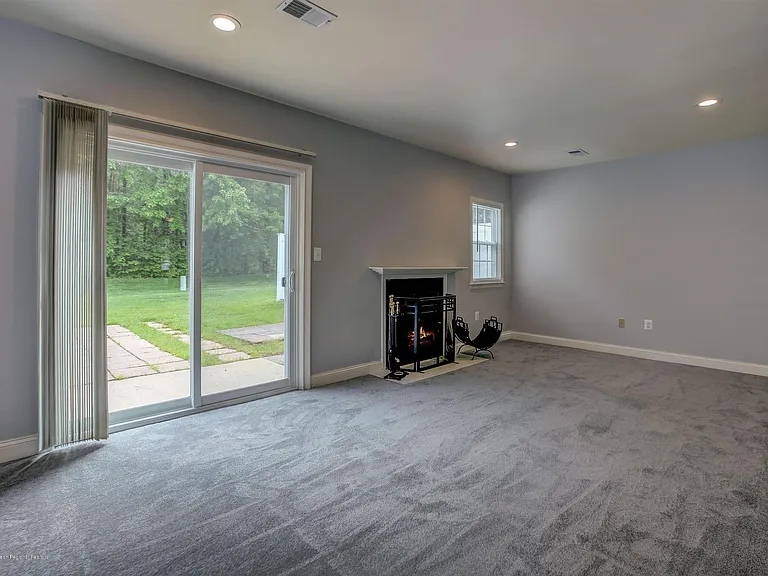 40 Staghorn Dr — Photo 10