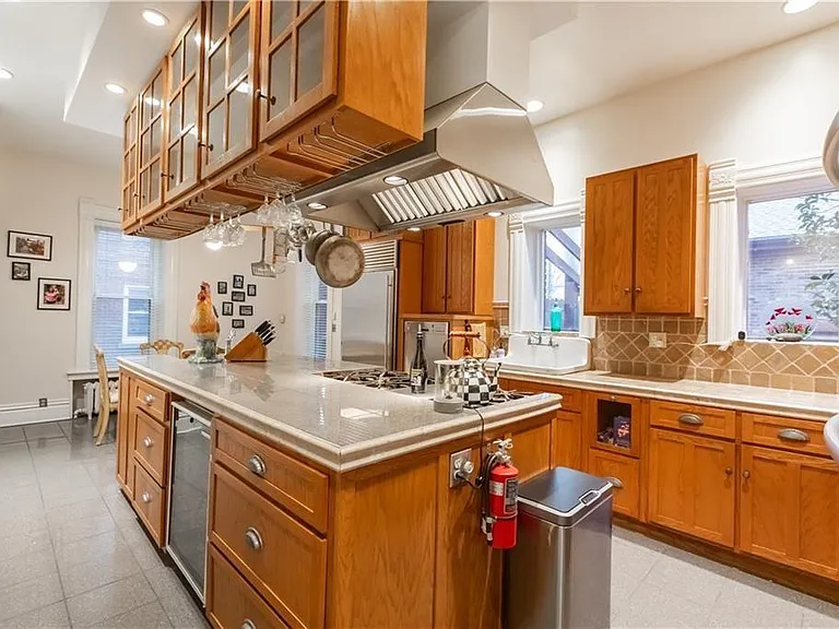 425 Gladstone Blvd — Photo 13