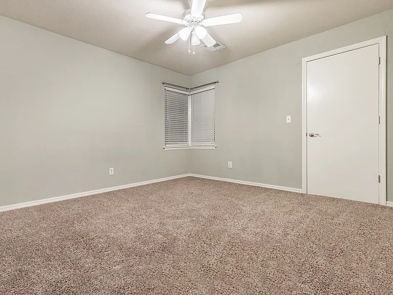 1906 Dorchester Dr — Photo 15