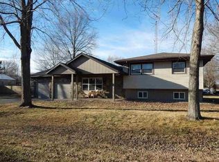 1258 Lakeview Dr, Lincoln, IL 62656