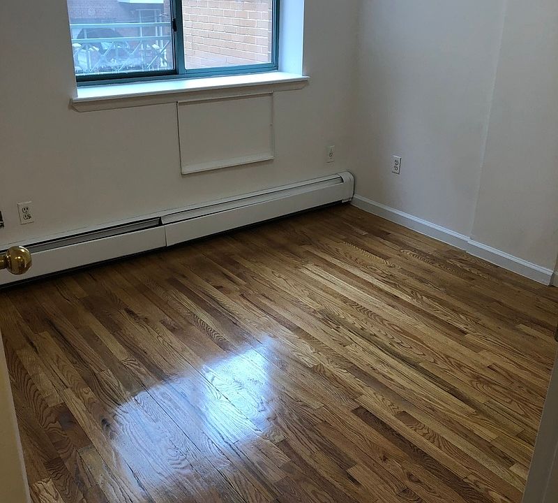2nd image of 2576 36th St #2F