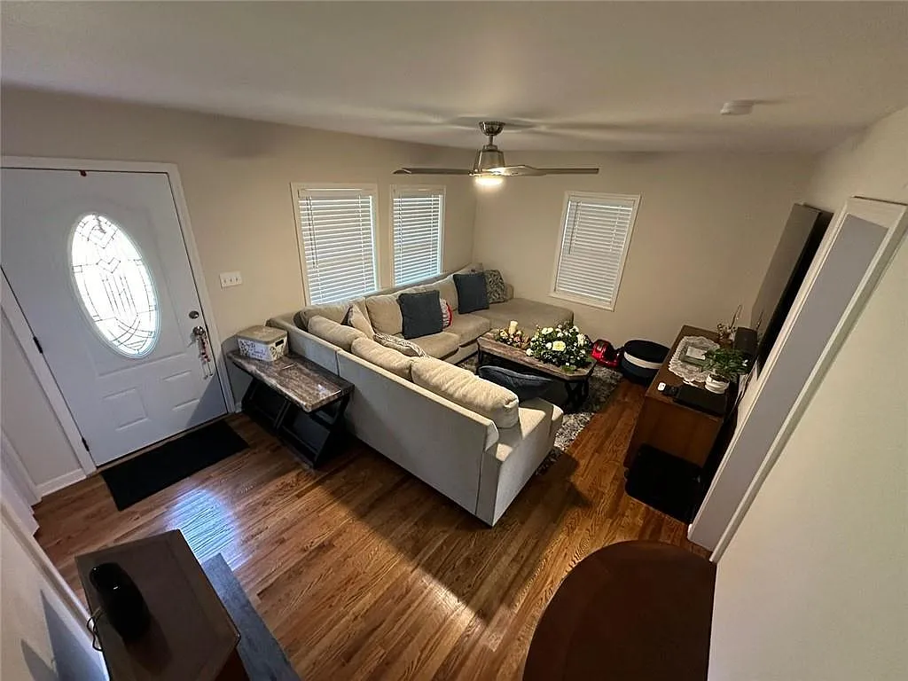 2 bed, 1.0 bath, 997 sqft, $1,800 — Photo 2