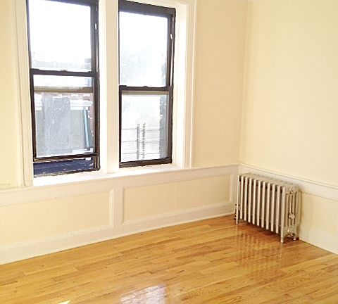 3rd image of 284 E 31st St APT 2D