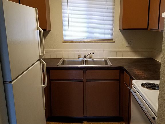 3rd image of 1849 Terry St APT 10
