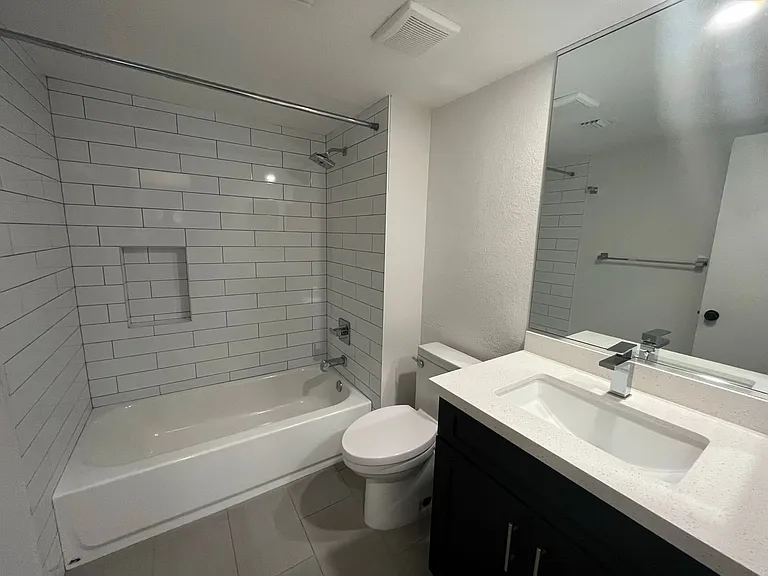 602 N May St #67 — Photo 19