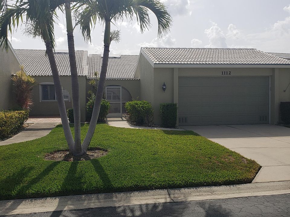 The entrance to this spacious villa is on Coronado with it's own side street, so you are off the roadway, Nice!