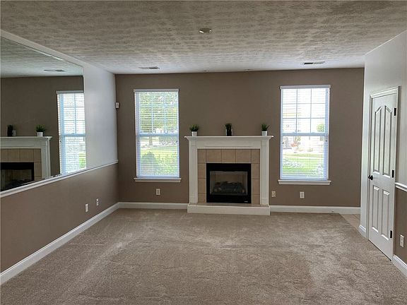 2nd image of 240 Adams Pointe Blvd Unit 9