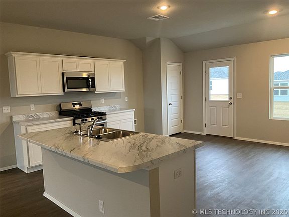 5th image of 1108 W Odessa Rd