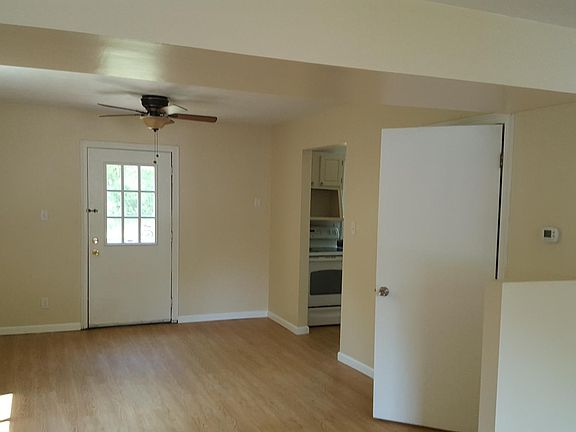 3rd image of 433-435 Clifton Dr NE
