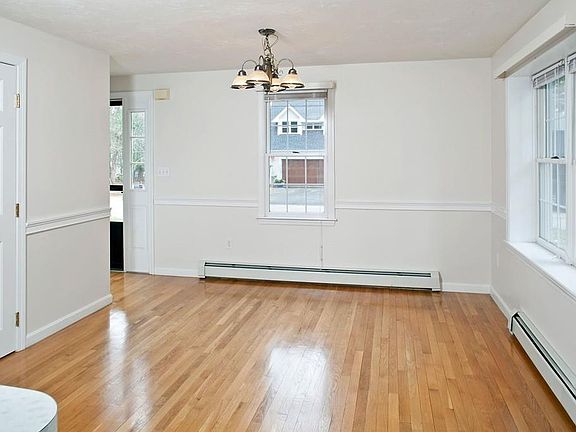 5th image of 47 Mullins Ave