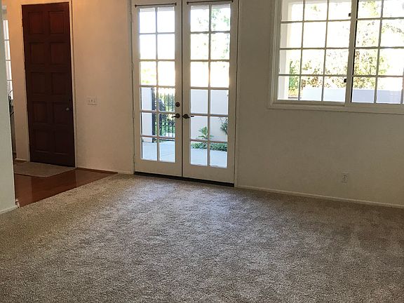 4th image of 403 E Bougainvillea Ln
