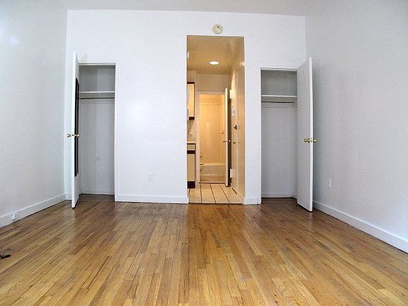 5th image of 212 E 83rd St #2DD