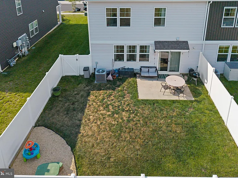 10 Roberta Way — Photo 35