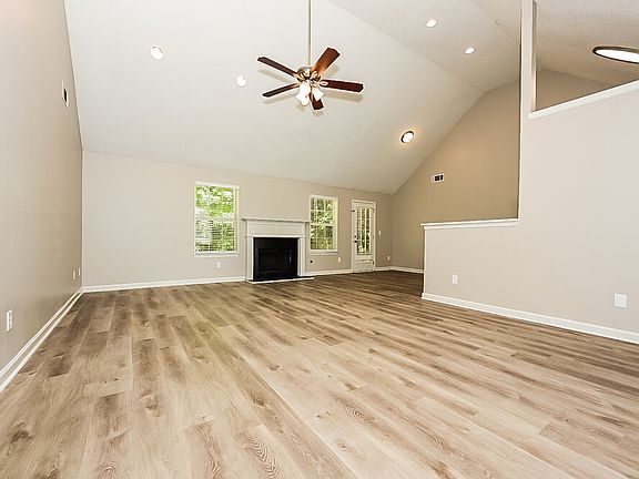 3rd image of 193 Penny Ln